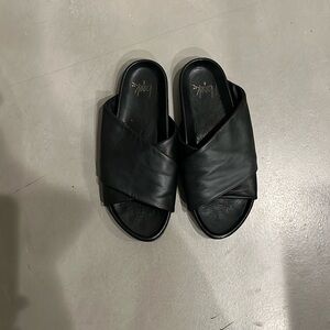 BEEK Kea Slide size 8